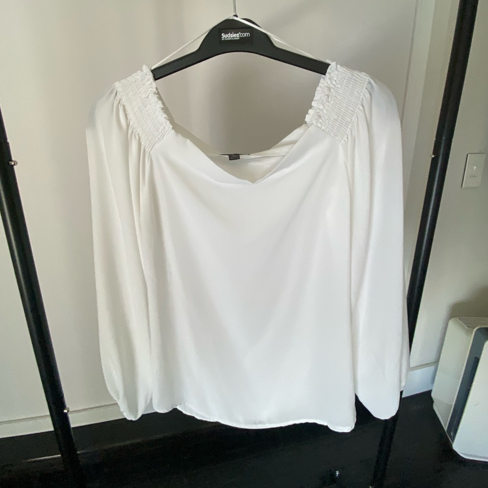 Beautiful off the shoulder top Aqua